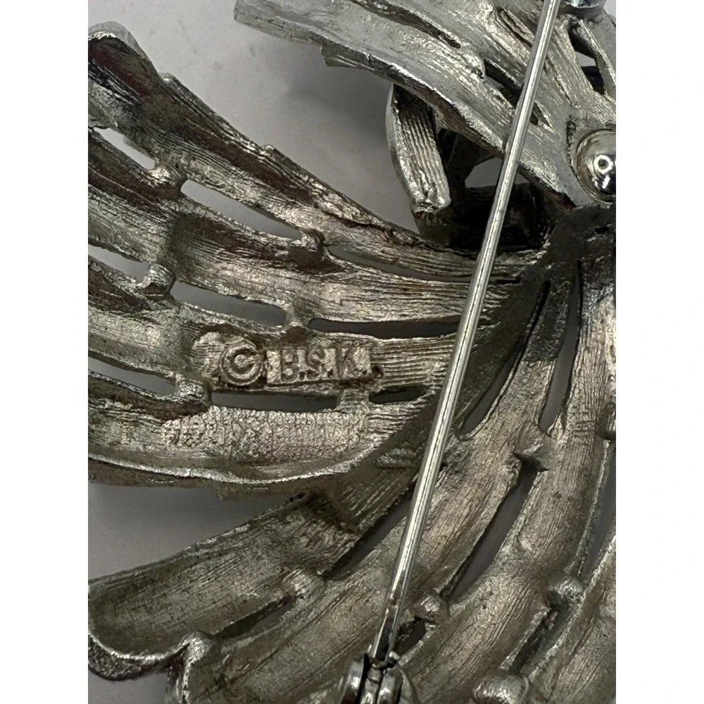 BSK Silver Tone‎ Feather Spray Brooch Vintage Textured Leaf Pin